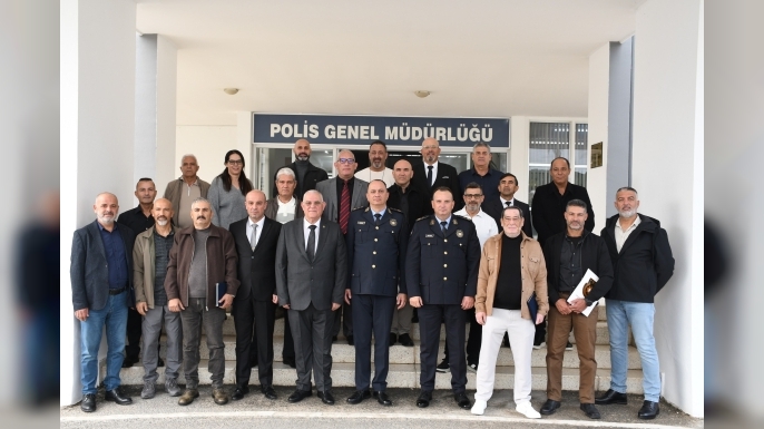 Emekliye ayrılan polis mensuplarına plaket ve hizmet belgeleri takdim edildi