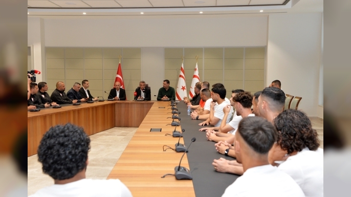 Erhürman, KKTC A Milli Futbol Takımı’nı kabul etti