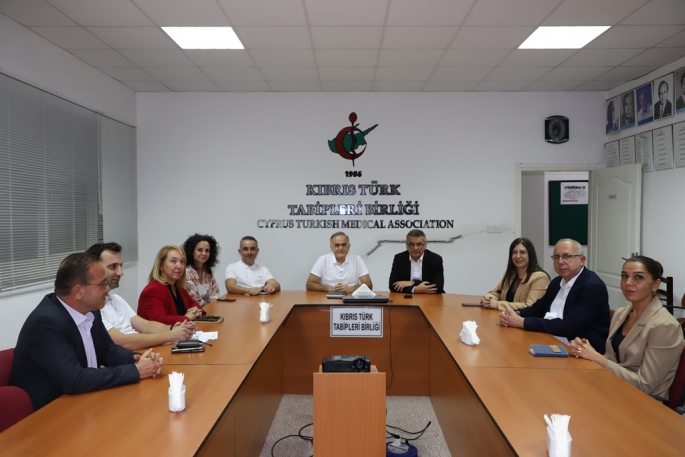Erhürman ve beraberindeki heyet, Tabipler Birliği'ni ziyaret etti