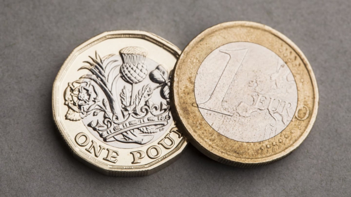 Euro 36,73, sterlin 43,98, dolar ise 34,68 liradan işlem görüyor