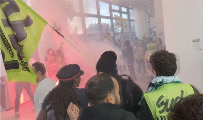 Fransa'da demiryolu çalışanları Ekolojik Dönüşüm Bakanlığının binası bastı