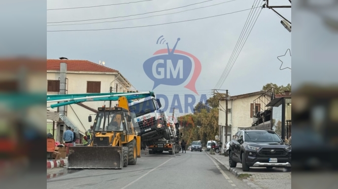 Gemikonağı’nda Beton Pompası Yan Yattı: Büyük Bir Facia Kıl Payı Atlatıldı