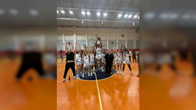 Girne Belediye Başkanı Şenkul, Kadınlar Basketbol Ligi şampiyonu Akdeniz Spor Birliği’ni kutladı