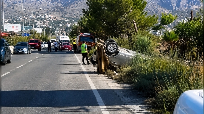 Girne ve Ozanköy’de peş peşe kazalar: Lastiği patlayan araç takla attı, alkollü sürücü tutuklandı!