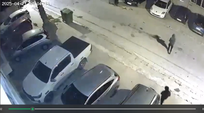Gönyeli-Yenikent’te Şok Görüntüler: Araç Kapılarını Tek Tek Denediler!