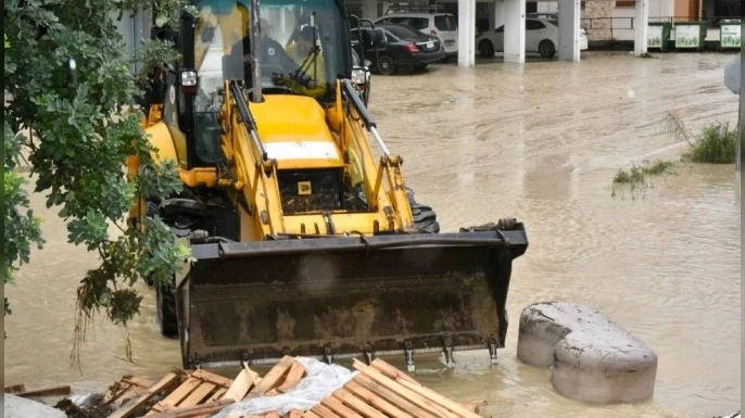 Güzelyurt - Lefkoşa ana yolunda su baskını nedeniyle bazı güzergâhlar trafiğe kapatıldı