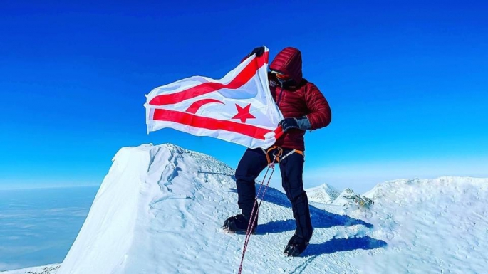 Güzelyurt Omorfo’dan Antarktika’ya yolculuk Birkan Uzun KKTC bayrağını Antarktika’da dalgalandırdı