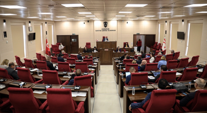 Hayat pahalılığı ödeneği hakkının yılda üç kez uygulanmasını öngören 11 yasa tasarısı Mecliste oy birliğiyle kabul edildi.