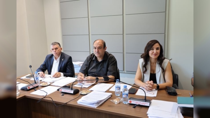 İdari Komite, iki tasarı ve bir öneriyi görüştü