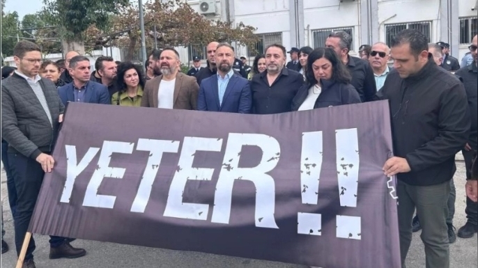 Kamuda yetkili 5 sendika Maliye Bakanlığı’nda eyleme gitti: “Game Over” istifa edin