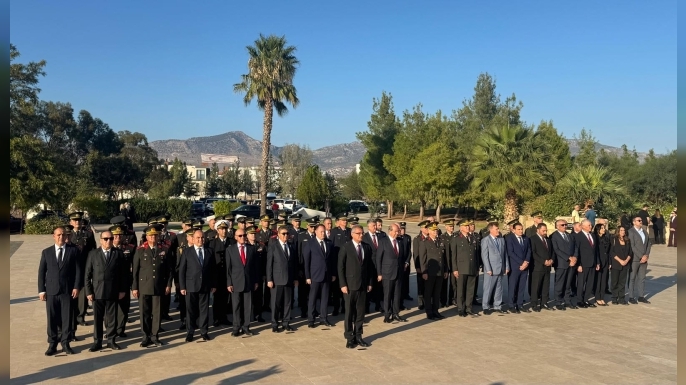 KKTC 42 yaşında…. Dr. Fazıl Küçük Anıt Mezarı’nda tören düzenlendi