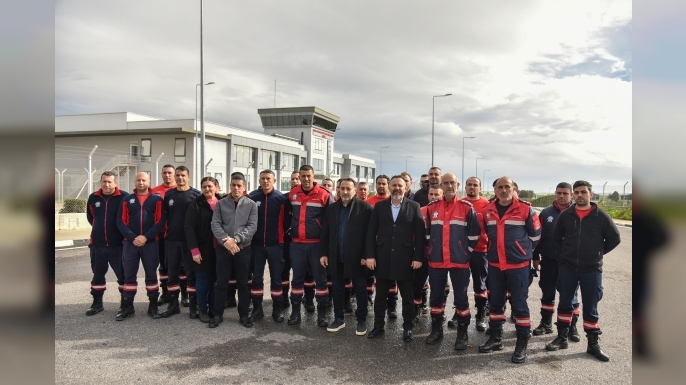 KTAMS ve KAMUSEN Ercan Havaalanı İtfaiye Birimi önünde açıklama yaptı