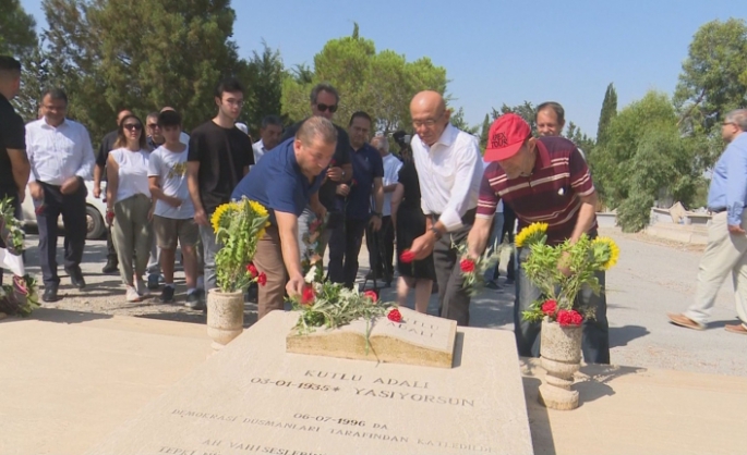 Kutlu Adalı ölüm yıl dönümünde kabri başında düzenlenen törenle anıldı