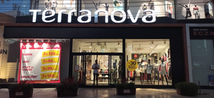 Lefkoşa’da faaliyet gösteren Terranova çalışanlarının güler yüzü taktire şayan
