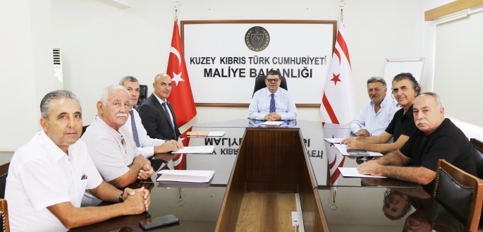 Maliye Bakanı Berova, Gazimağusa Muhtarlar Derneği heyetini kabul etti