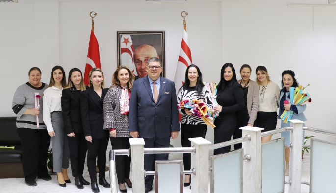 Maliye Bakanı Özdemir Berova, bakanlığında çalışan kadın personelleri ziyaret etti
