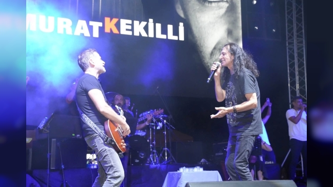 Murat Kekilli konseri binlerce kişiyi Beyarmudu'nda buluşturdu