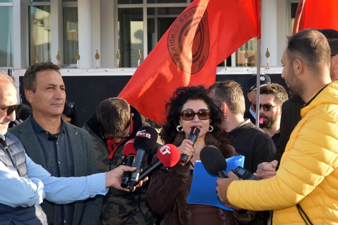 Orta öğretim öğretmenlerinden Başbakanlık önünde eylem