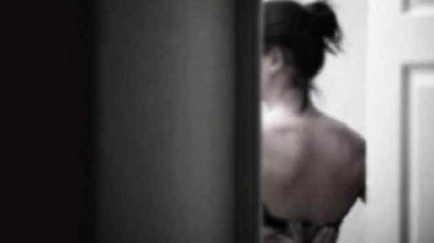 Öz kızının cep telefonundan tecavüz öncesi kızına telefonda porno film izlettiği ortaya çıktı.