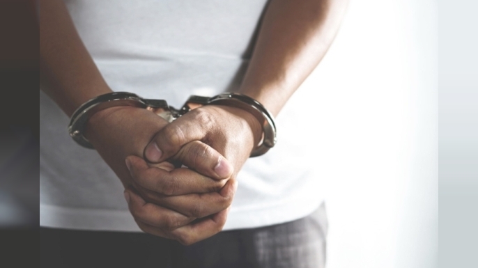 Polis denetimlerinde uyuşturucu, hırsızlık ve kanunsuz silahlar ele geçirildi