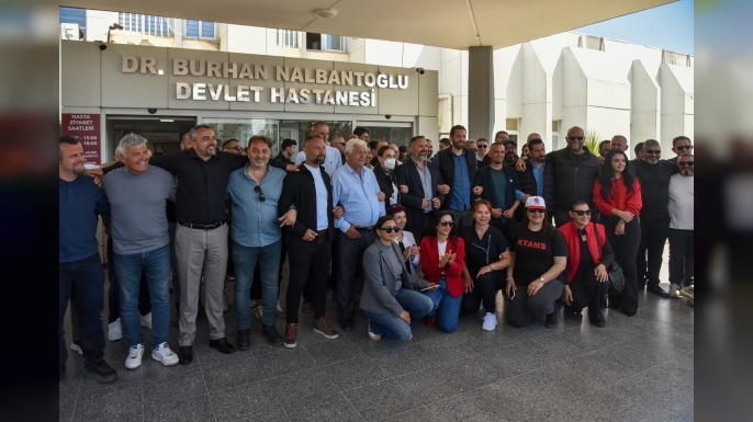 Sendikalar, Burhan Nalbantoğlu Devlet Hastanesi’ne giderek sağlık çalışanlarına teşekkür edip destek belirtti