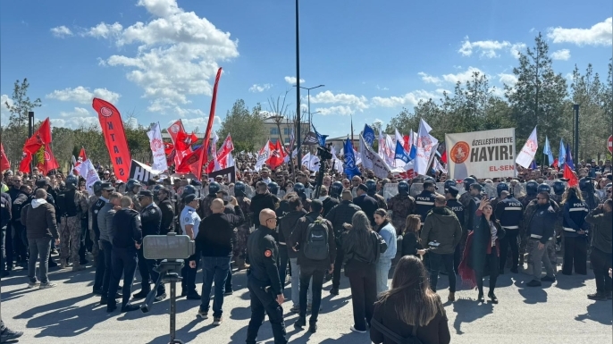 Sendikalar Meclise yürüdü, polis barikatı aşıldı