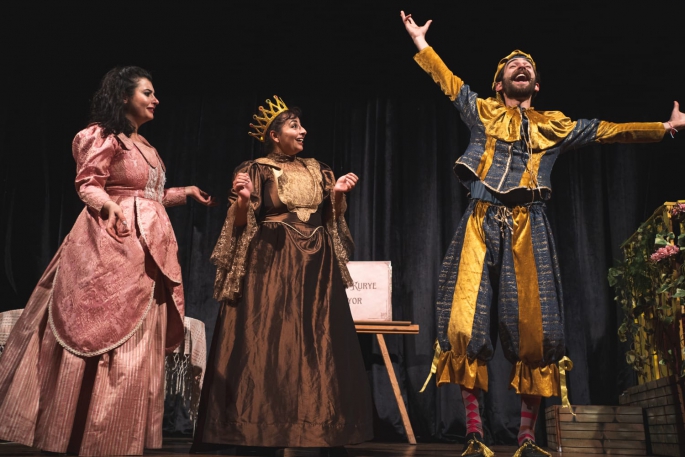 “Shakespeare’in Şen Kadınları” oyununun Lefkoşa’daki son temsili yarın yapılacak