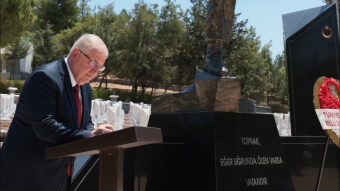 TC Milli Savunma Bakanı Yaşar Güler, Boğaz Şehitliği'ni ziyaret etti