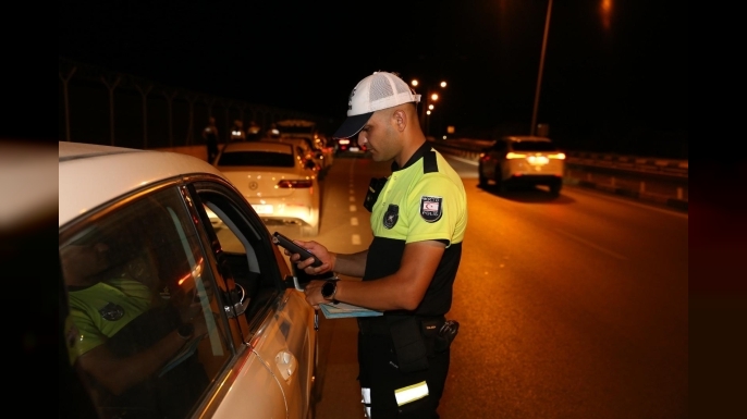 Trafik denetimlerinde 402 sürücü rapor edildi, 44 araç men edildi