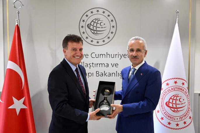 Ulaştırma Bakanı Arıklı, Türkiye Ulaştırma Bakanı Uraloğlu ile bir araya geldi