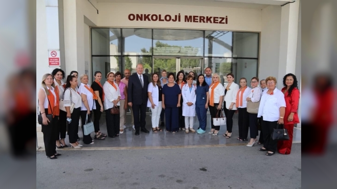 Zerrin Üstel’den çocuklara anlamlı ziyaret
