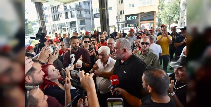 El-Sen ve El-Sen’e destek veren sendikalar hükümeti protesto etti