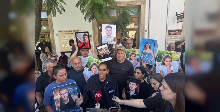 Gemi faciasında yakınlarını kaybeden aileler Girne Mahkemesi önünde adalet taleplerini yineledi